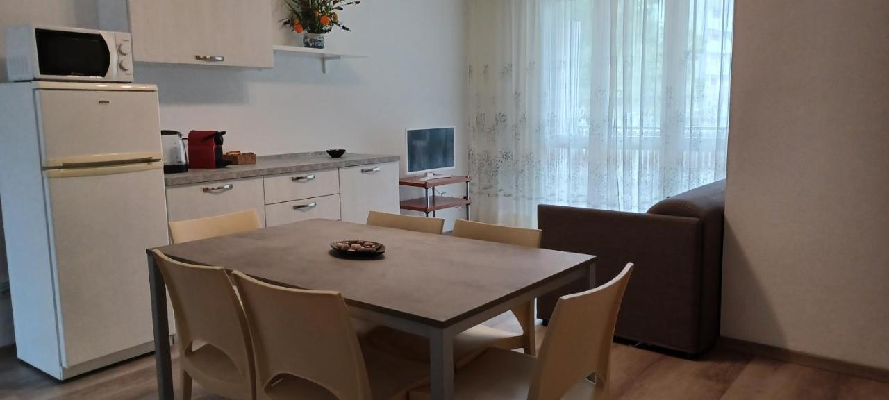 Casa Bivi - Apartments With 1 And 2 Bedrooms - Click Here For More Availabilities Линяно Сабиадоро Екстериор снимка