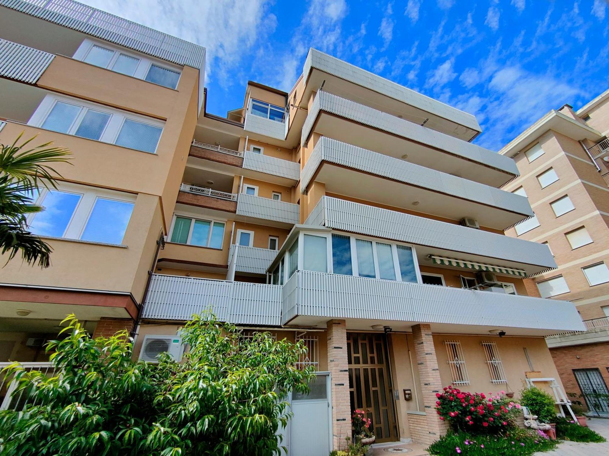 Casa Bivi - Apartments With 1 And 2 Bedrooms - Click Here For More Availabilities Линяно Сабиадоро Екстериор снимка