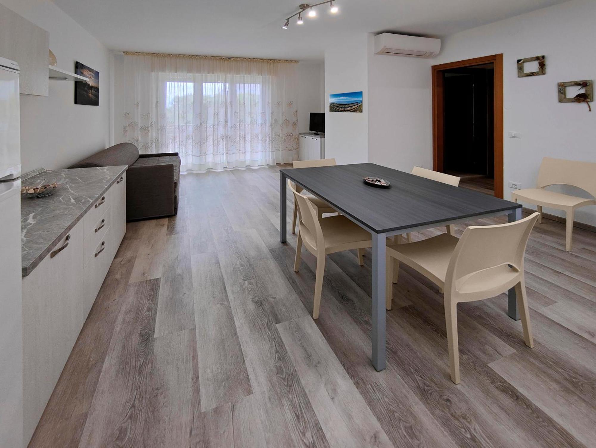Casa Bivi - Apartments With 1 And 2 Bedrooms - Click Here For More Availabilities Линяно Сабиадоро Екстериор снимка